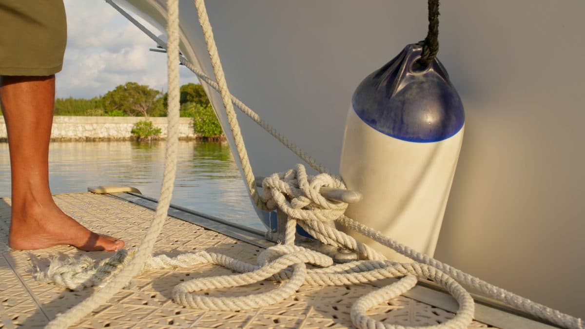 Rope and fender on a boat in a shallow lagoon